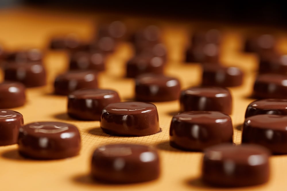 silky-chocolate-mirror-glaze