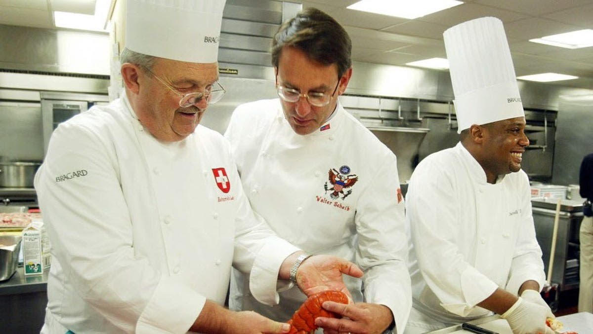 A Guide To Chef Whites | Different Types of Chef Whites – VRRQH