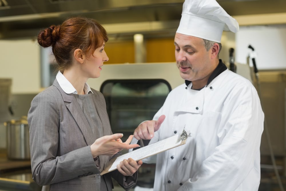 manager-talking-to-chef
